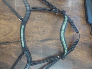 Brida de Doma Acolchada Cómoda para Caballos, Portátil, de Cuero Ecuestre en Colores Negro y Marrón, Modelo Rub International 7860B - Product Image 5