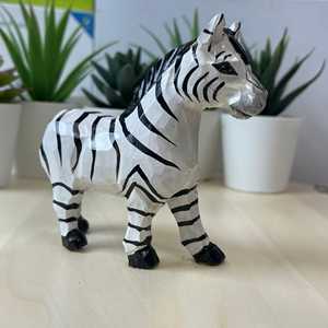 Statua di Zebra in Legno Fatta a Mano YEEYAYA e Figurine di Animali Selvatici per Decorazione Casa, Motivo Zoo Intagliato per Arredamento Stanza - Product Image 6