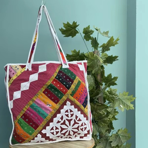 Venta al por mayor lote de bolso de mano de algodón acolchado Patchwork impreso para mujeres para uso diario en la playa de comestibles - Product Image 1