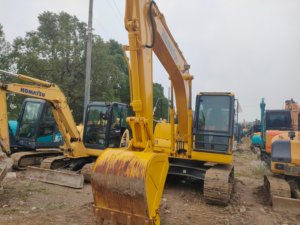 Offre Spéciale pelle sur chenilles d'occasion Komatsu PC130 au Japon composants d'engrenage de pompe à noyau modèle 2021 heures basses excellent état - Product Image 3