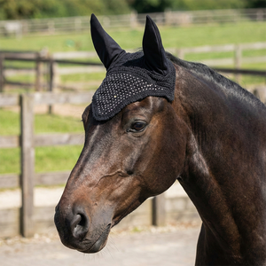Velo de ganchillo negro para caballo con detalles de tachuelas plateadas, cubre orejas suaves, elegante, de alta calidad, cómodo gorro ecuestre para montar. - Product Image 3