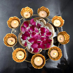 Urli Diya con exhibiciones de velas en el hogar o la oficina Urli Diya decorativo para ocasiones espirituales o festivas - Product Image 3