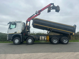 Véhicules d'occasion Arocs 3240 8X4 Tipper avec benne à benneuses, prêts pour une livraison rapide - Product Image 2