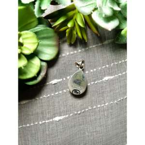 Pendentif Spencer multi-pierres et argent sterling par Pearline Gift avec technologie d'incrustation à sertissage clos - Product Image 5