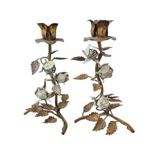 Portavelas de Metal Dorado Forjado a Mano, Acabado de Latón de Lujo, Soporte Cónico con Diseño de Capullo de Flor, Accesorio Único para el Hogar, Portavelas Floral - Product Image 1