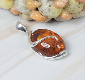 Colgante de forma ovalada de ámbar Báltico natural de sólida plata de ley 925 - Product Image 2