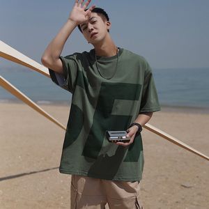 เสื้อยืดผู้ชายอินเทรนด์ทรงหลวมแขนสั้นพิมพ์ลายปีก100% สไตล์ลำลองสีผ้าฝ้ายที่กำหนดเอง - Product Image 5