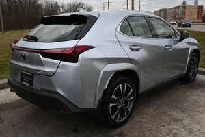 Lexus UX 250h 2023 USADO EN EXCELENTES CONDICIONES - Product Image 2
