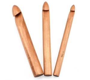 Crochets à crochet doux écologiques en bois pour débutants et experts - Gestion efficace du fil et créations artistiques audacieuses faites à la main - Product Image 1