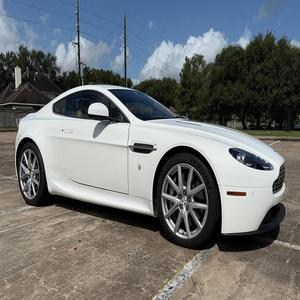 Aston Martin V8 Vantage Coupé 2013 - Product Image 1