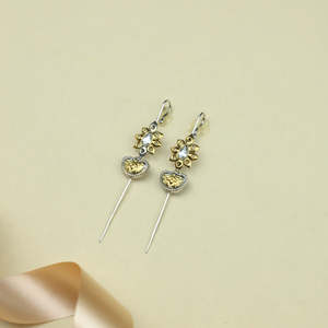 Anokhi Fusion Kundan ต่างหูแบบย้อนยุคต่างหูเพชรเพทายปักหมุดสำหรับงานแต่งงานงานปาร์ตี้เครื่องประดับทองเหลือง - Product Image 1