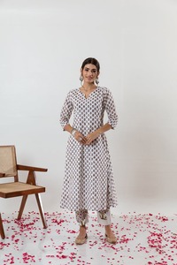 Lavanda Mini Anar Suit Set Estilo de moda india de alta calidad Kurta y pantalones de fabricante indio - Product Image 6
