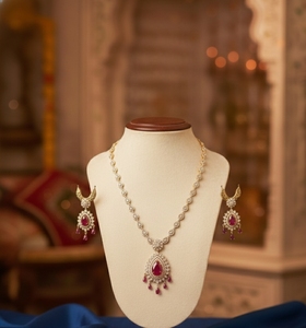 สร้อยคอจี้รูปหยดน้ำและต่างหูประดับทับทิมราชวงศ์ งานฝีมือประณีต สวยงามมาก เหมาะสำหรับใส่ไปงานปาร์ตี้ - Product Image 1