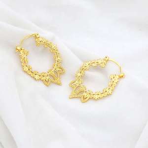 Pendientes de aro de latón con filigrana étnica, chapados en oro de 18k, estilo tribal vintage, hechos a mano, venta al por mayor. - Product Image 5