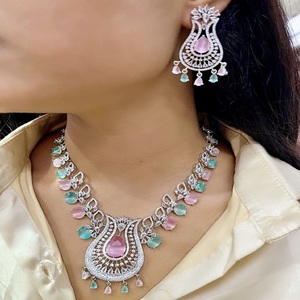 ชุดสร้อยคอประดับเพชรรูปดาวแบบอเมริกันพร้อมต่างหูสีเงินขัดเงาเหมาะสำหรับช่วงเทศกาลชุดปาร์ตี้คุณภาพพรีเมียม - Product Image 1