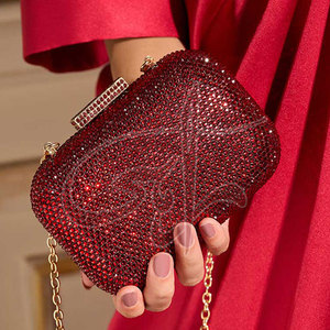 Pochette pour femme de forme rectangulaire, de haute qualité, avec des coins arrondis doux, ornée de strass scintillants effet perle, portable et tendance - Product Image 4