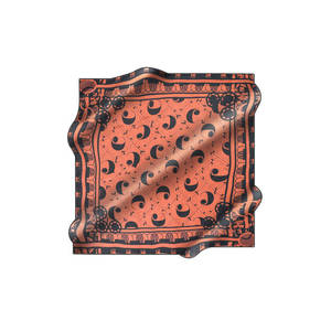 Écharpe carrée en soie à motifs orange - Product Image 1