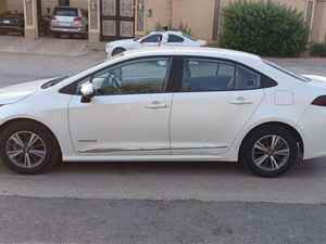 Camry hybride LE AWD d'occasion 2022, excellent état, sièges en cuir, 5 places, régulateur de vitesse adaptatif, phares halogènes, caméra 360°, panoramique - Product Image 6