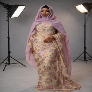 Robe de soirée authentique de la collection Empress, tradition somalienne, Fransawi Dirac, jacquard uni, motif floral chatoyant - Product Image 1