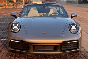 2022 911 Carrera S Cabriolet ~2 800 milles, boîte manuelle à 7 vitesses, moteur turbo 6 cylindres en ligne de 443 ch, packs Sport et Premium - Product Image 2