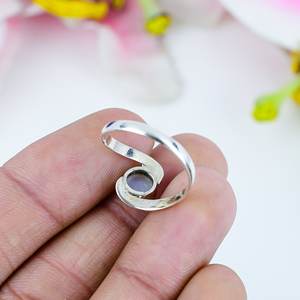 Bague en argent sterling 925 faite à la main pierre de lune arc-en-ciel naturelle avec incrustation de réglage de lunette en argent vintage pour les fêtes - Product Image 2