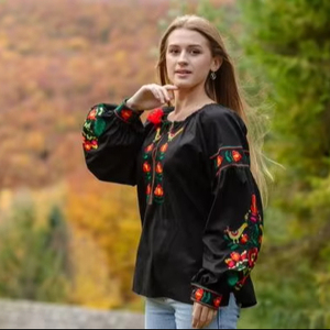 Robe de soirée élégante pour femmes ukrainiennes en coton brodé avec col haut et taille naturelle pour les fêtes - Product Image 1
