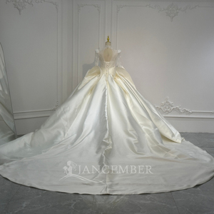 XS267 Elegante Vestido de Novia Moderno con Cuello en V, Color Marfil, Satén, Bordado de Encaje, Estilo Princesa, con Cola Capilla, Flores y Cristales - Product Image 4