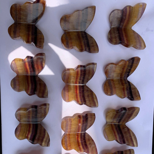 คริสตัลรุ้งฟลูออไรต์ธรรมชาติแกะสลักด้วยมือเป็นมาสคอตทางศาสนารูปผีเสื้อหลายตัวสำหรับรักษาความรัก - Product Image 1