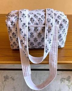 กระเป๋าผ้านวมลายดอกไม้ทำด้วยมือสำหรับผู้หญิงกำหนดขนาดได้เองสไตล์วินเทจวีคเอนเดอร์พิมพ์ลายบล็อกใหญ่สำหรับยิมกีฬาท่องเที่ยว - Product Image 1