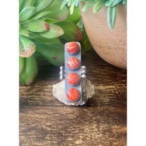 Anillo de hombre Harold Joe Spiny Oys y plata de ley, talla 5, con patrón geométrico y engaste de coral para uso diario - Product Image 1