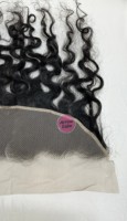Perruques frontales en dentelle HD 13x6 en cheveux indiens bruts bouclés Remy avec baby hair et nouées à la main