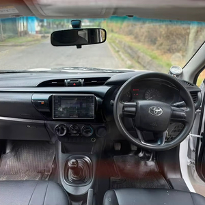 Toyota Hilux 2017 Usada con Volante a la Derecha - Product Image 1