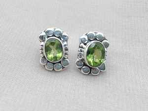 Boucles d'oreilles clous en argent sterling 925 plaqué or avec péridot |   Pierre précieuse verte naturelle, cadeau d'anniversaire fait main pour femmes - Product Image 4
