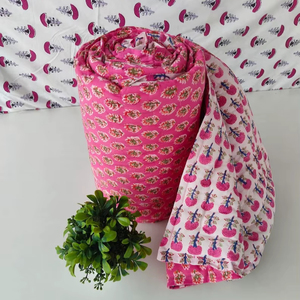 Couverture en coton fleuri, faite à la main, style Kantha, pour lit Queen - Product Image 1