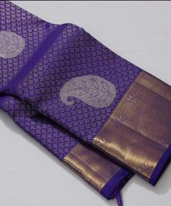 Sari de Chinon de recepción atractivo con diseño impreso y detalles de peleas para grandes entradas. - Product Image 2