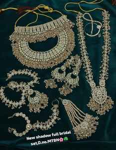 Ensemble de bijoux de mode ethnique pour mariée, plaqué rhodium, zircon, collier ras du cou, boucles d'oreilles, maang tikka, haute qualité, dernière collection pour les fêtes - Product Image 1