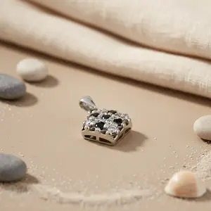 Colgante de oro rosa con circonitas cúbicas hecho a mano para uso diario de mujer, ideal para regalo - Product Image 2