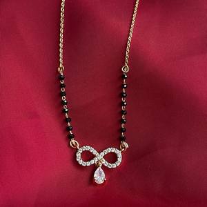 Collar con colgante de diamante y latón americano Mangalsutra de estilo indio étnico con cadena de cuentas negras chapada en rodio para bodas - Product Image 4