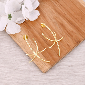 Boucles d'oreilles clous simples en laiton plaqué or de haute qualité, faites à la main, pour femmes, fabricant en gros - Product Image 3