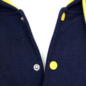Sudadera con Capucha Premium para Hombre |   Chaqueta Bomber de Forro Polar con Mangas en Contraste Azul Marino y Amarillo Dorado, Estilo Letterman, Ropa Urbana - Product Image 5