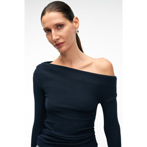 GRIMELANGE OLIVIENN Blusa ajustada de manga larga con cuello asimétrico y hombros descubiertos para mujer - Product Image 5