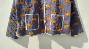 Veste en coton matelassé toutes saisons faite à la main pour femmes, vêtements d'extérieur décontractés imprimés en blocs indiens, cadeau de Noël d'hiver parfait - Product Image 3