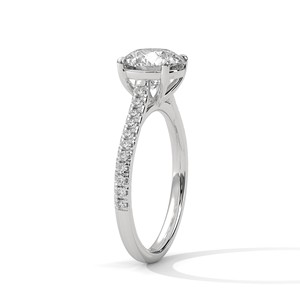 Anillo Solitario de Moissanita con Corte Brillante Redondo de 2.0 ct y Banda Pavé en Plata de Ley 925 - Product Image 4