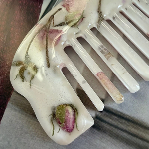 หวีเรซิ่นมืออาชีพสำหรับช่างตัดผม ใช้สำหรับจัดแต่งทรงผมในร้านเสริมสวย วัสดุเรซิ่นคุณภาพสูง - Product Image 1