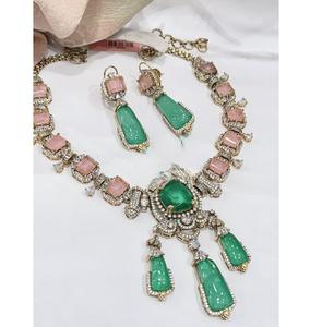 Ensemble de collier et boucles d'oreilles de créateur de haute qualité plaqué or, style fusion, pour mariage, collection moderne pour femmes - Product Image 5