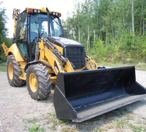 Chargeurs frontaux Caterpillar 420E d'occasion pour chargeuses-pelleteuses CAT 420F2 avec équipement de machinerie à charge nominale de 8 tonnes - Product Image 1