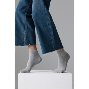 GRIMELANGE Chaussettes noires pour femmes, 100 % coton, absorbantes, coupe classique, usage quotidien, style automne, tricotées, couleur unie - Product Image 4