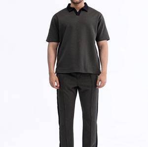 เสื้อโปโลผู้ชายสไตล์2025 OEM แฟชั่นแขนสั้นคอตัดปรับแต่งในสีที่แตกต่างกันพอดีกับกลางแจ้ง - Product Image 6