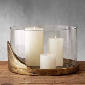 Portavelas de metal de aluminio fundido con acabado antiguo de latón y Vela-Hurricane con votivo de vidrio - Product Image 3