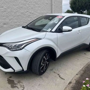 2022 T * oyota C-HR XLE d'occasion - Product Image 1
